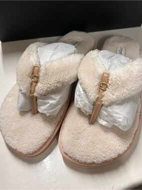 NIB COACH Cream Hampton Faux-Fur Flip Flop